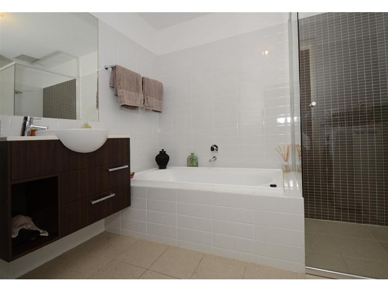 2/10 Moseley Street, Glenelg SA 5045