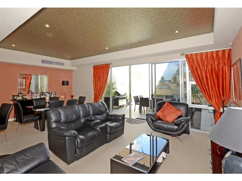 2/10 Moseley Street, Glenelg SA 5045