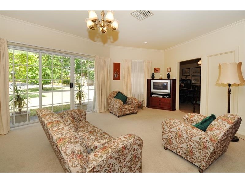 7 Lewis Crescent, North Plympton SA 5037