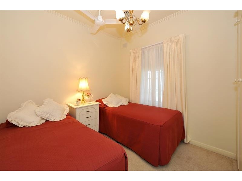 7 Lewis Crescent, North Plympton SA 5037