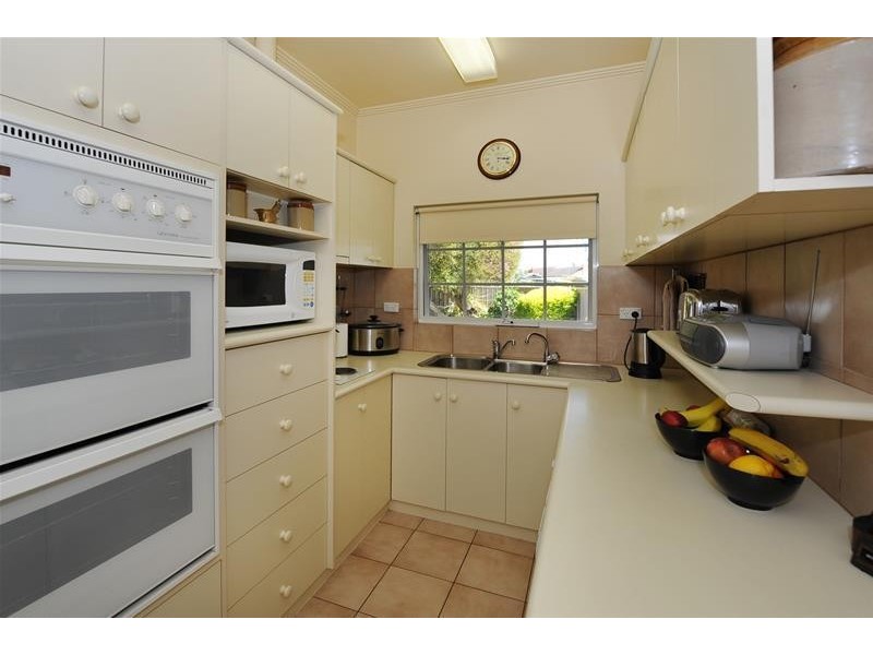 7 Lewis Crescent, North Plympton SA 5037