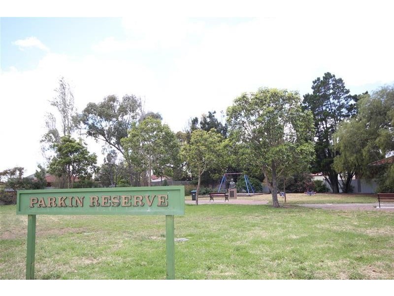 7 Lewis Crescent, North Plympton SA 5037