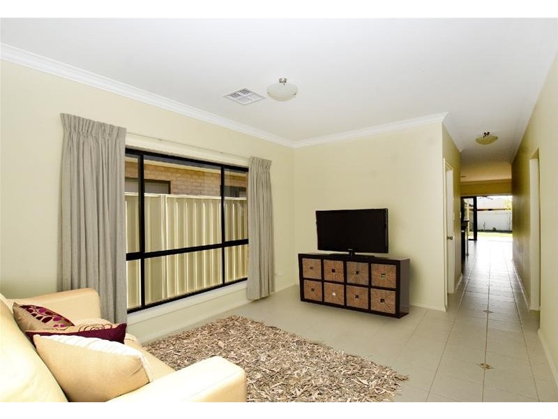 27 Scott Avenue, Clovelly Park SA 5042