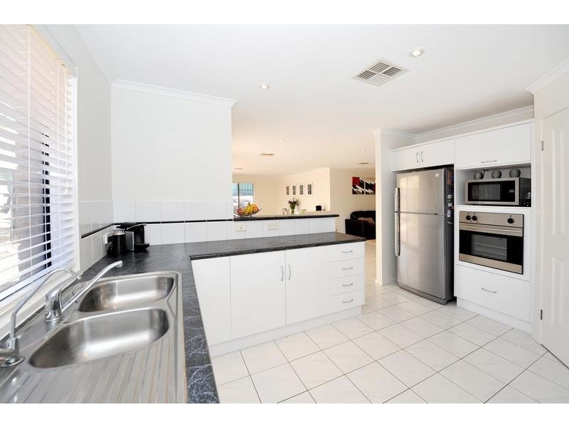 31 Merrivale Drive, Happy Valley SA 5159