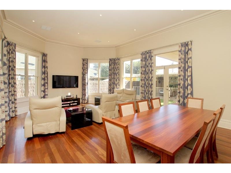 32 Sussex Street, Glenelg SA 5045