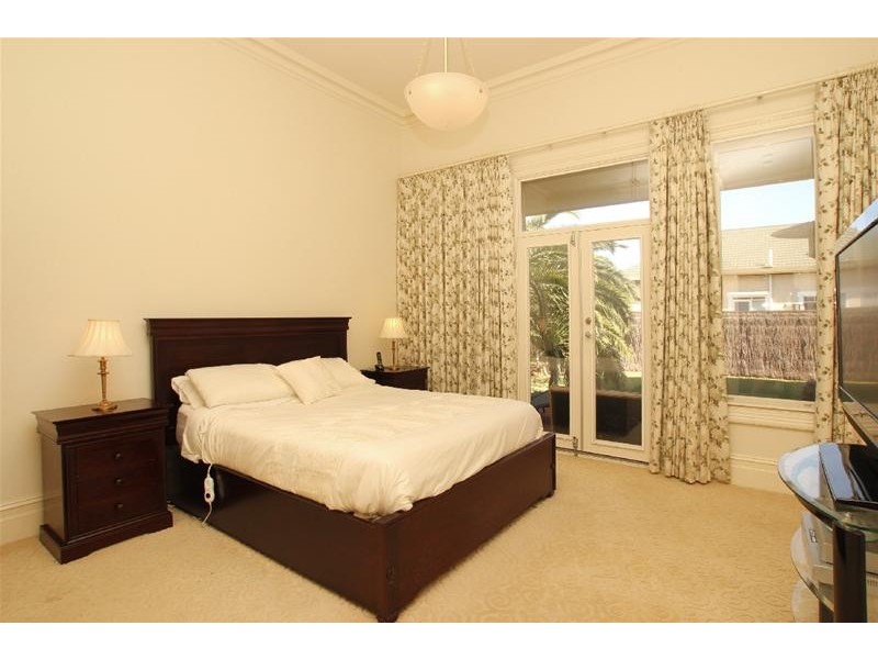 32 Sussex Street, Glenelg SA 5045