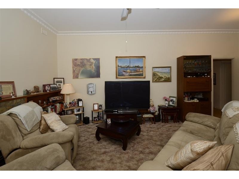1 Pleasant Avenue, Glandore SA 5037