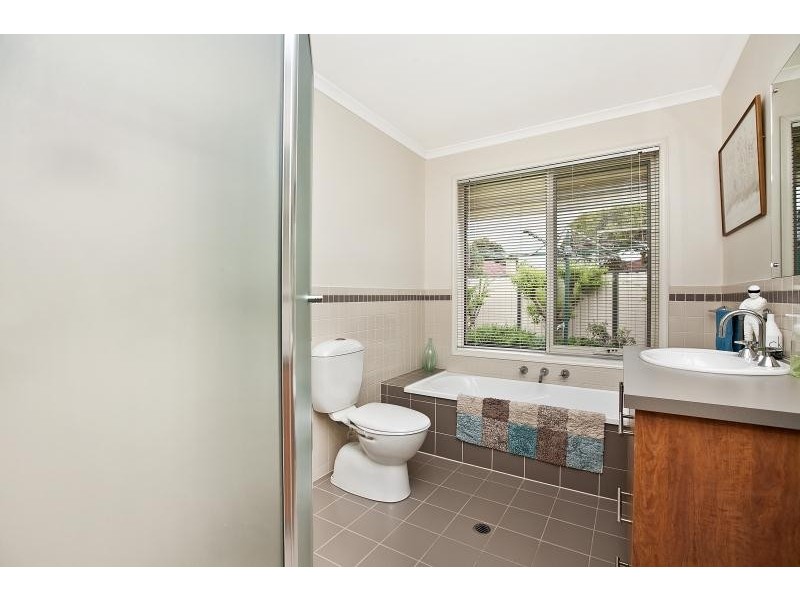 2B Fetlar Avenue, Marion SA 5043