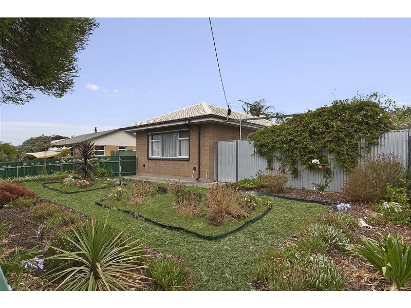 17 Helen Street, Christie Downs SA 5164