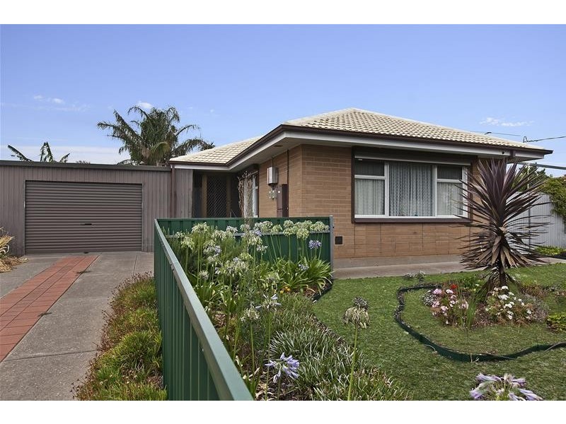 17 Helen Street, Christie Downs SA 5164