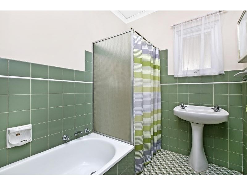 4 Peterson Avenue, Mitchell Park SA 5043