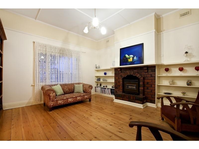 17 Glengarry Avenue, Glandore SA 5037