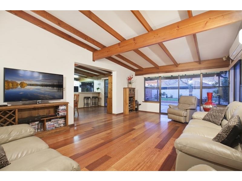 17 Glengarry Avenue, Glandore SA 5037