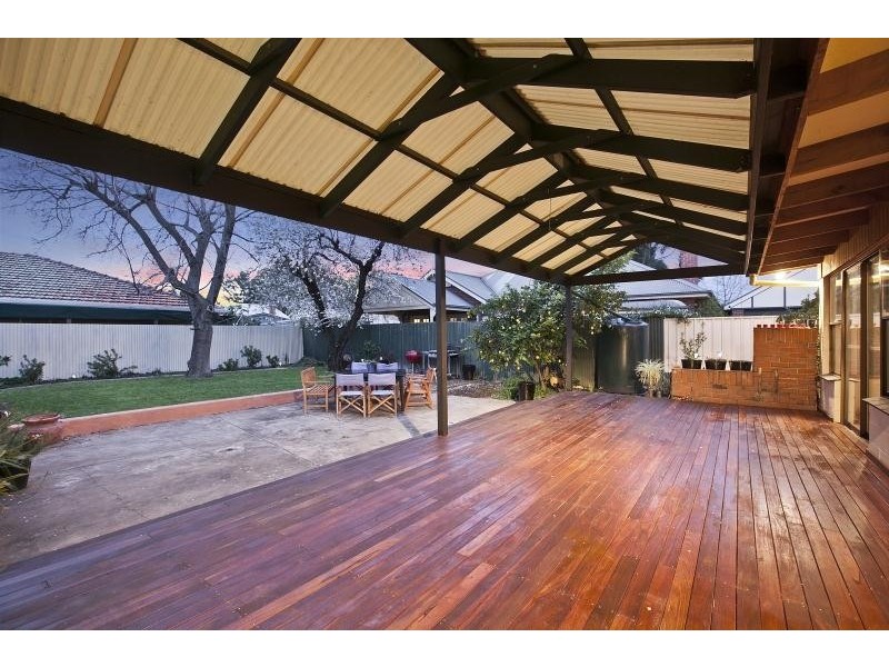 17 Glengarry Avenue, Glandore SA 5037