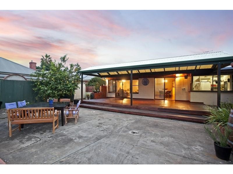 17 Glengarry Avenue, Glandore SA 5037