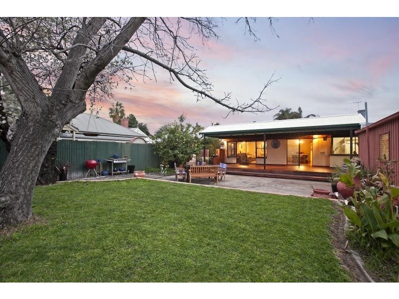 17 Glengarry Avenue, Glandore SA 5037