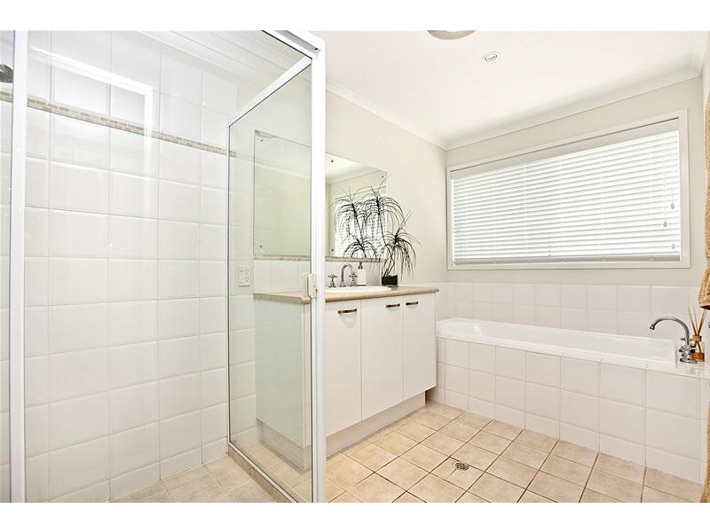 3 Pinnacle Crescent, Flagstaff Hill SA 5159