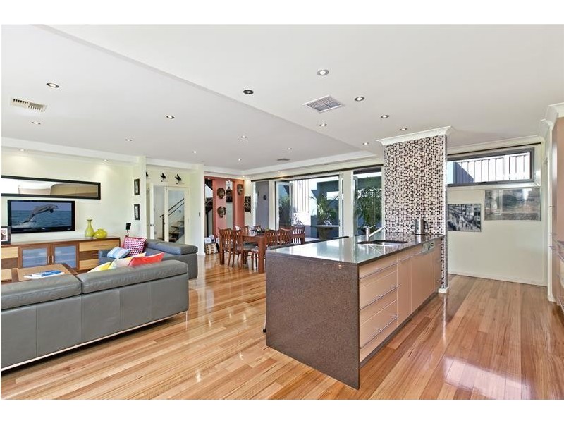 61 Downing Street, Hove SA 5048