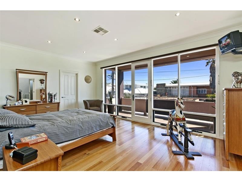 61 Downing Street, Hove SA 5048