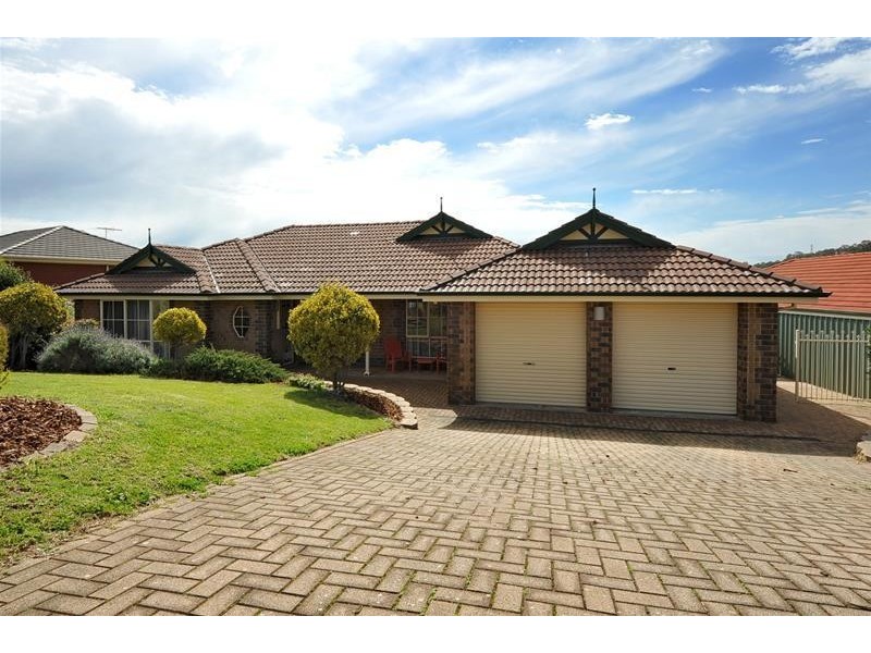 17 Gleneagles Road, Aberfoyle Park SA 5159