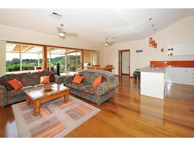 17 Gleneagles Road, Aberfoyle Park SA 5159