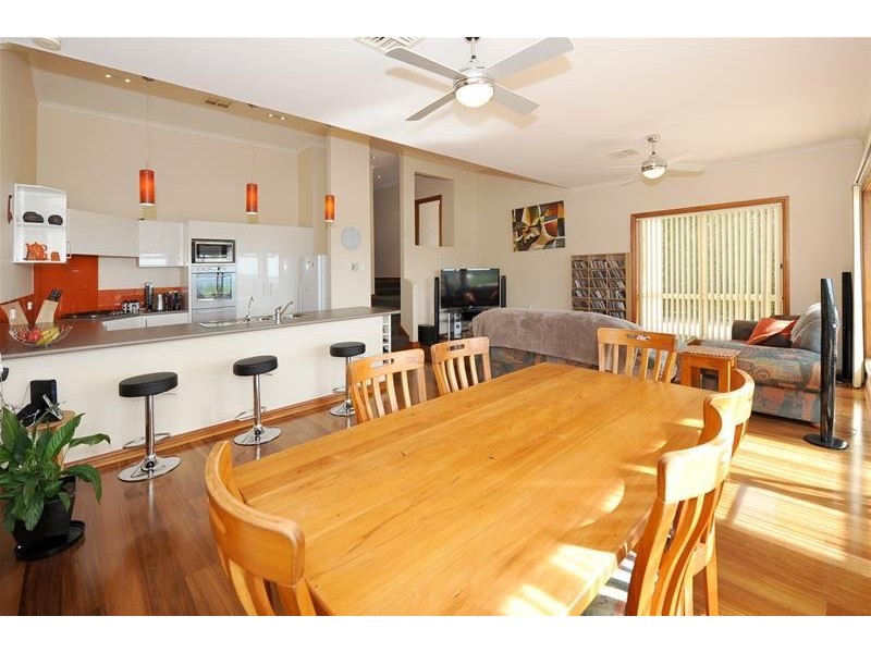 17 Gleneagles Road, Aberfoyle Park SA 5159