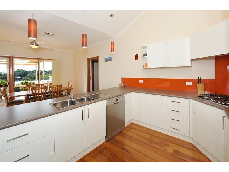 17 Gleneagles Road, Aberfoyle Park SA 5159