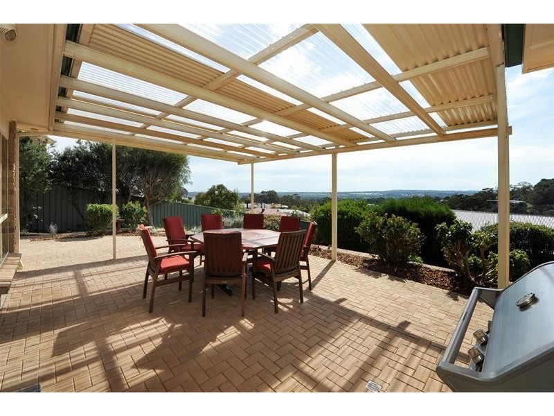 17 Gleneagles Road, Aberfoyle Park SA 5159