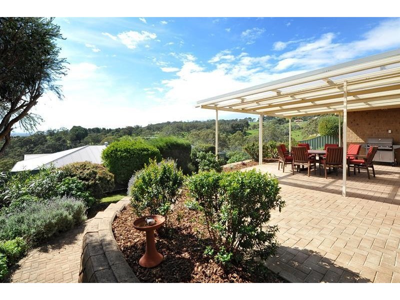 17 Gleneagles Road, Aberfoyle Park SA 5159