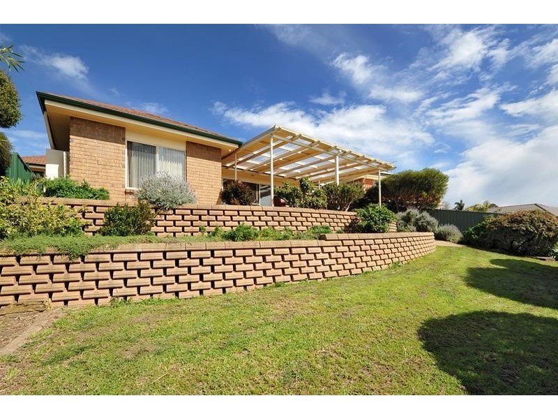 17 Gleneagles Road, Aberfoyle Park SA 5159