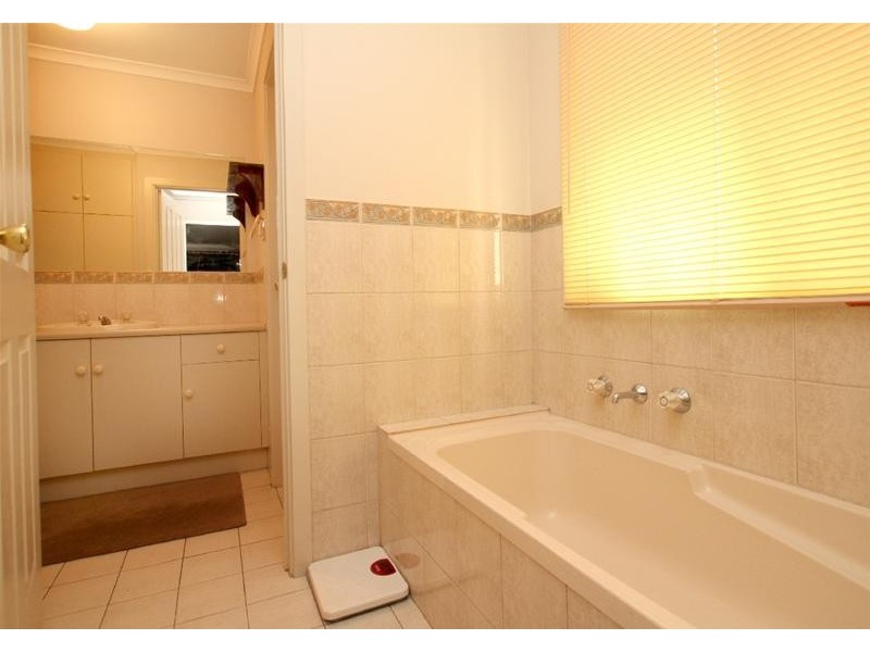 288 Oaklands Road, Park Holme SA 5043