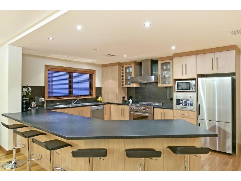 35 Albion Avenue, Glandore SA 5037