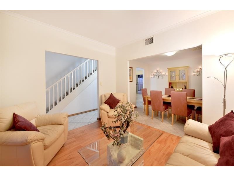 18 Brampton Court, Hallett Cove SA 5158