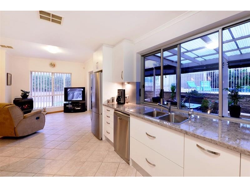 18 Brampton Court, Hallett Cove SA 5158