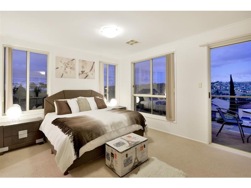 18 Brampton Court, Hallett Cove SA 5158