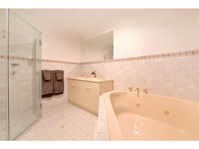 18 Brampton Court, Hallett Cove SA 5158