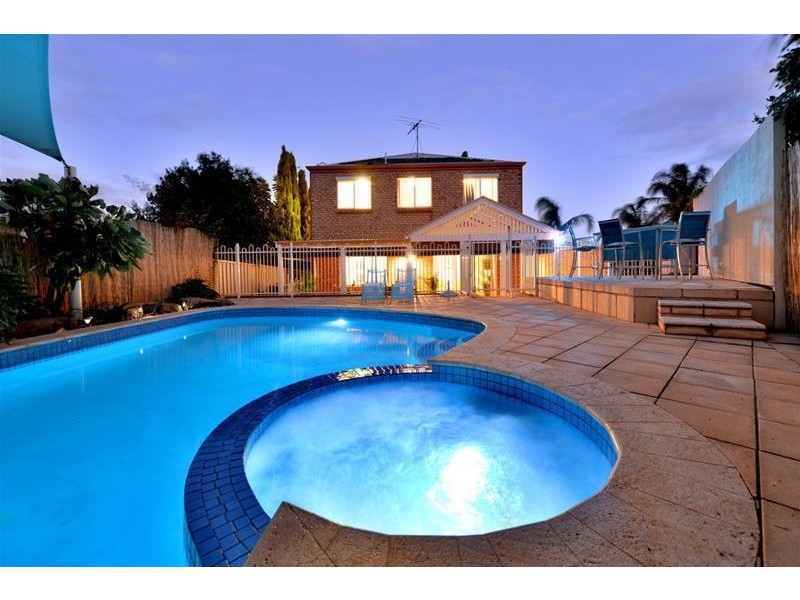 18 Brampton Court, Hallett Cove SA 5158