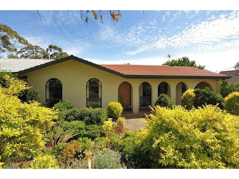 4 Amberly Drive, Happy Valley SA 5159