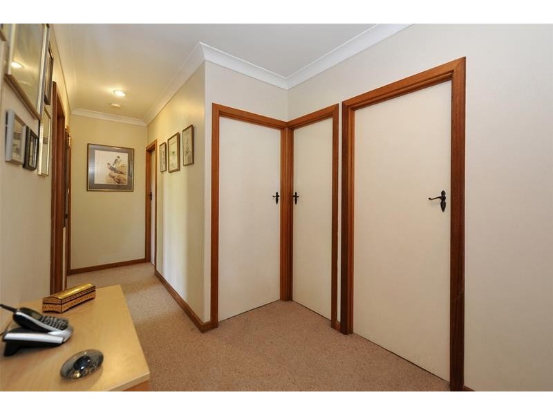 4 Amberly Drive, Happy Valley SA 5159
