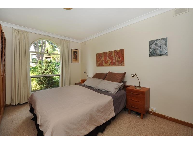 4 Amberly Drive, Happy Valley SA 5159