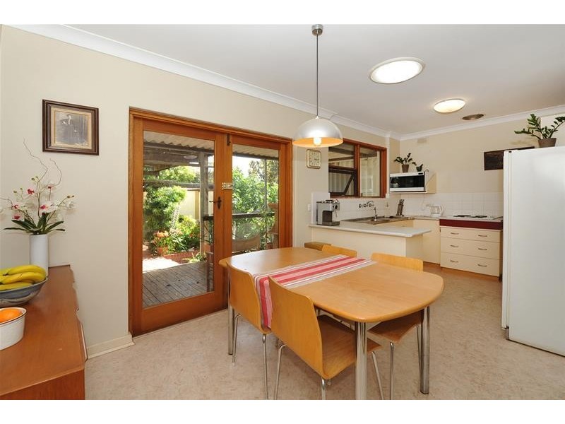 4 Amberly Drive, Happy Valley SA 5159