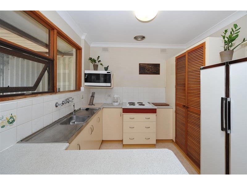 4 Amberly Drive, Happy Valley SA 5159