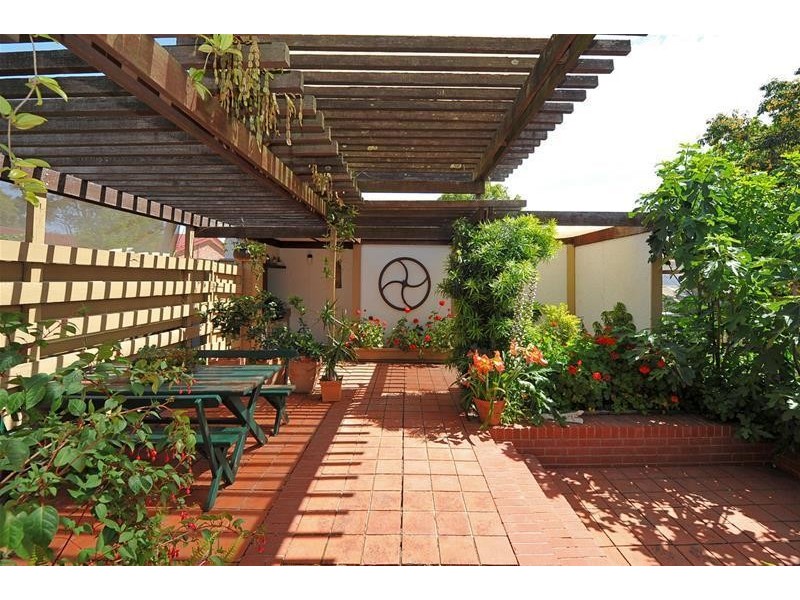 4 Amberly Drive, Happy Valley SA 5159