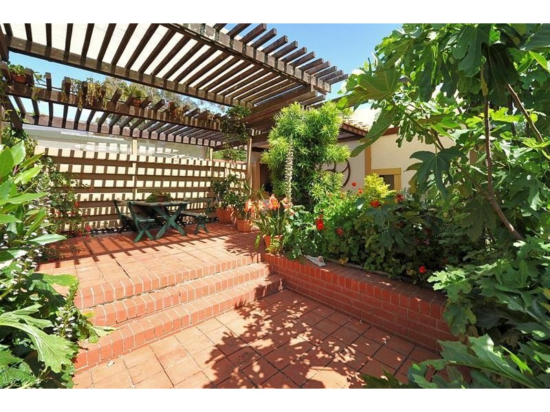 4 Amberly Drive, Happy Valley SA 5159