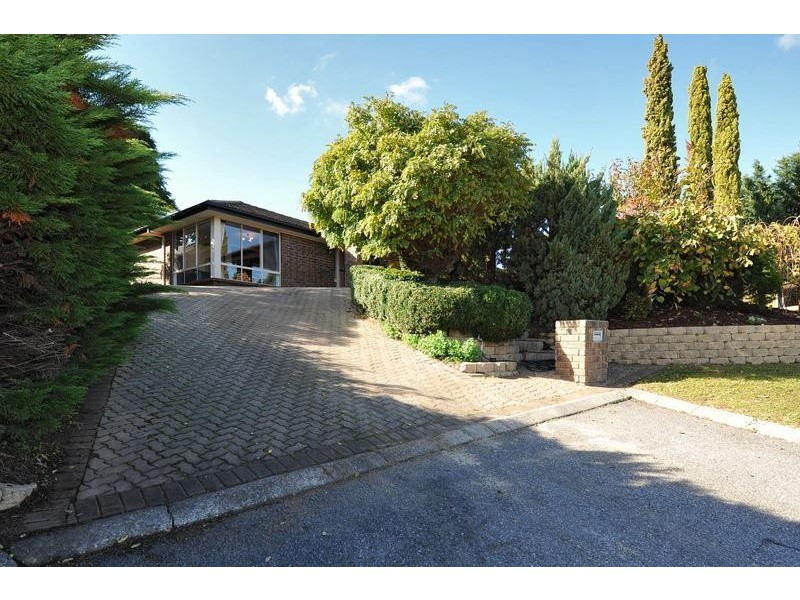 11 Highfield Drive, Aberfoyle Park SA 5159