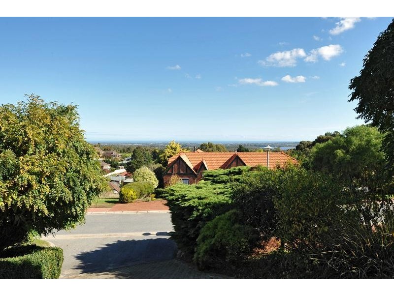 11 Highfield Drive, Aberfoyle Park SA 5159