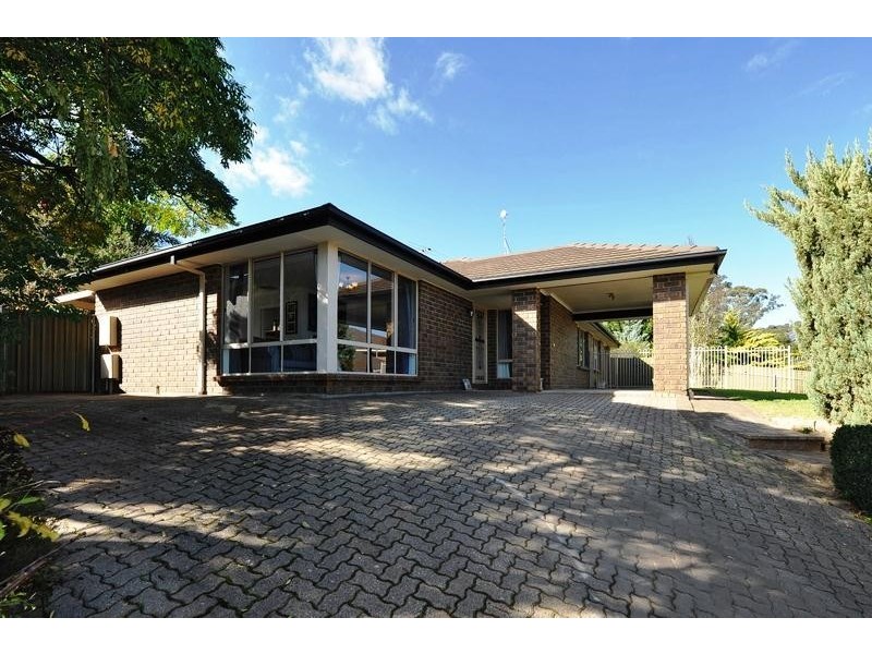 11 Highfield Drive, Aberfoyle Park SA 5159