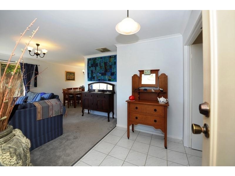 11 Highfield Drive, Aberfoyle Park SA 5159