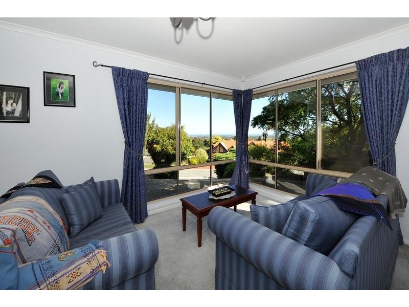 11 Highfield Drive, Aberfoyle Park SA 5159