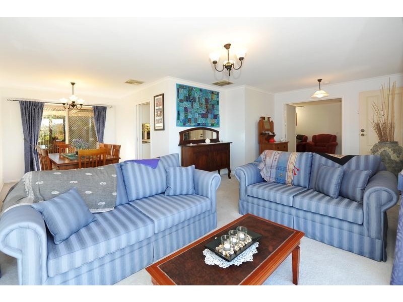 11 Highfield Drive, Aberfoyle Park SA 5159